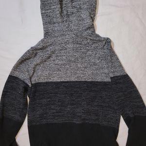 Men's hooded sweater